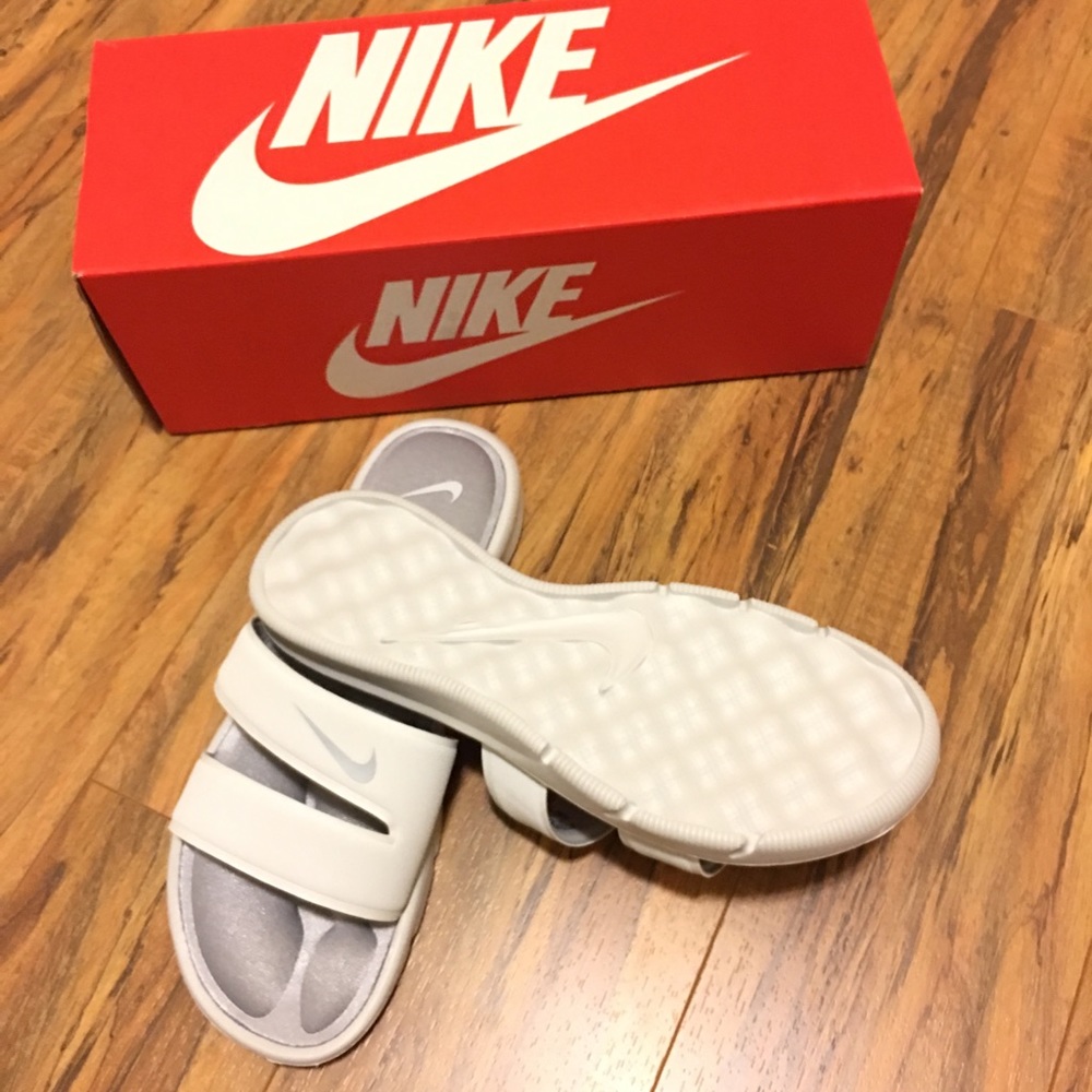 Nike ultra comfort slide women’s sandals - Picture 2 of 5